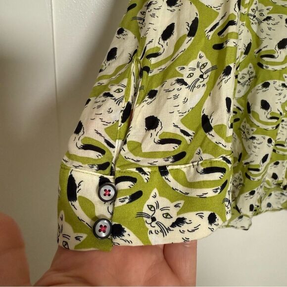 Conversations By Anthropologie 16 of 52 Blouse Sz 2 Green Cats Print Button Up - Picture 6 of 12